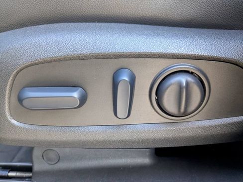 Used 2023 Chevrolet Equinox RS FWD image 23
