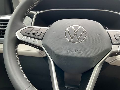 New 2025 Volkswagen Taos SEL image 21