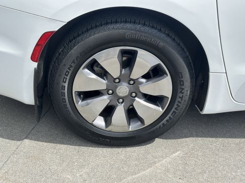 Used 2018 Chrysler Pacifica Limited w/ Advanced Safetytec Group image 18