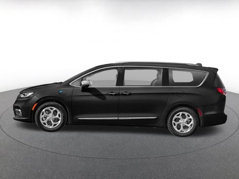 Used 2023 Chrysler Pacifica Touring-L FWD image 3