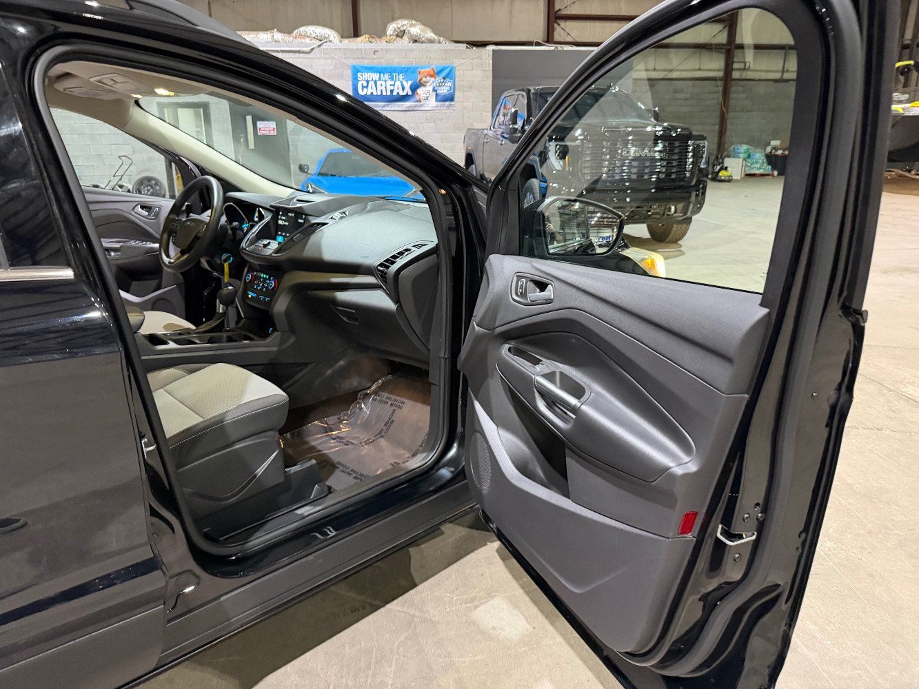 Used 2017 Ford Escape SE w/ Equipment Group 201A FWD image 25