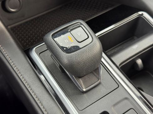 Used 2022 Nissan Pathfinder SL w/ Lighting Package (N92) image 29