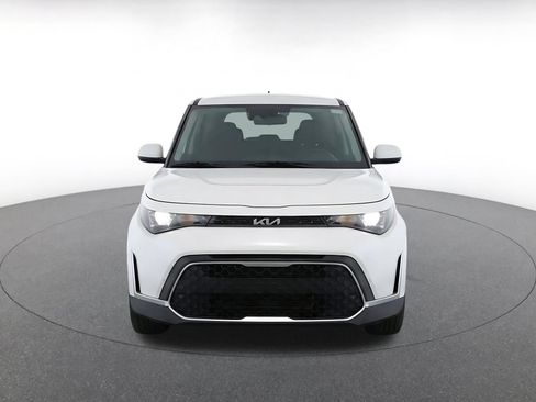 Used 2025 Kia Soul LX w/ LX Technology Package FWD image 2