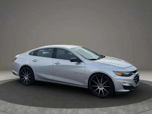 Used 2019 Chevrolet Malibu LS FWD image 2