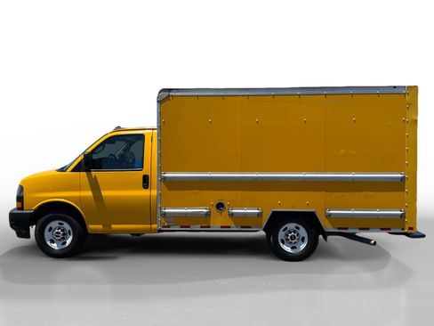 Used 2018 GMC Savana 3500 w/ Driver Convenience Package RWD image 2