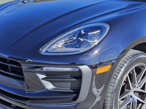 Certified 2025 Porsche Macan image 12