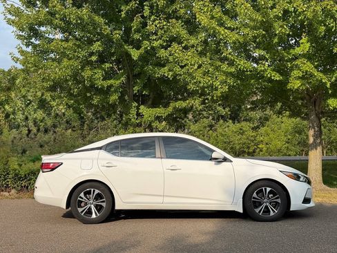 Used 2020 Nissan Sentra SV FWD image 2