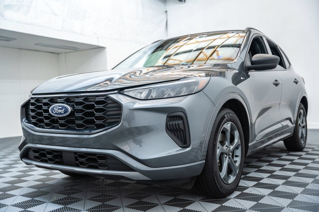 Certified 2024 Ford Escape ST-Line w/ Tech Pack #1 FWD image 3