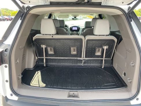 Used 2020 Chevrolet Traverse LT w/ LT Premium Package FWD image 22