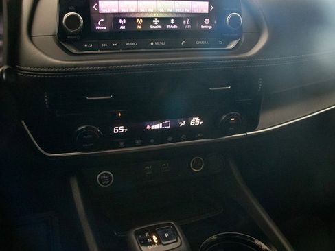 Used 2022 Nissan Rogue SV image 31