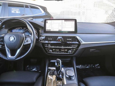 Certified 2023 BMW 530e w/ Convenience Package image 9