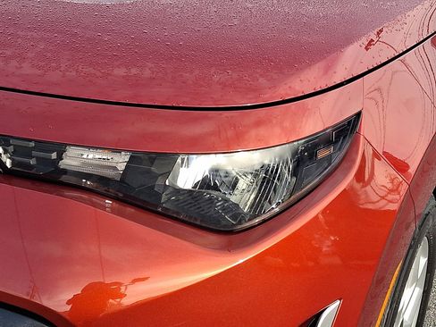 Used 2023 Kia Soul LX w/ LX Technology Package image 8