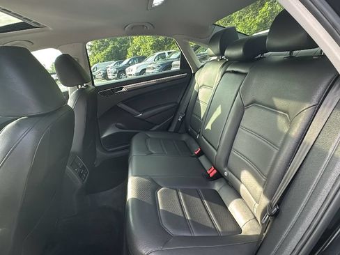 Used 2018 Volkswagen Passat 2.0T SE FWD image 22
