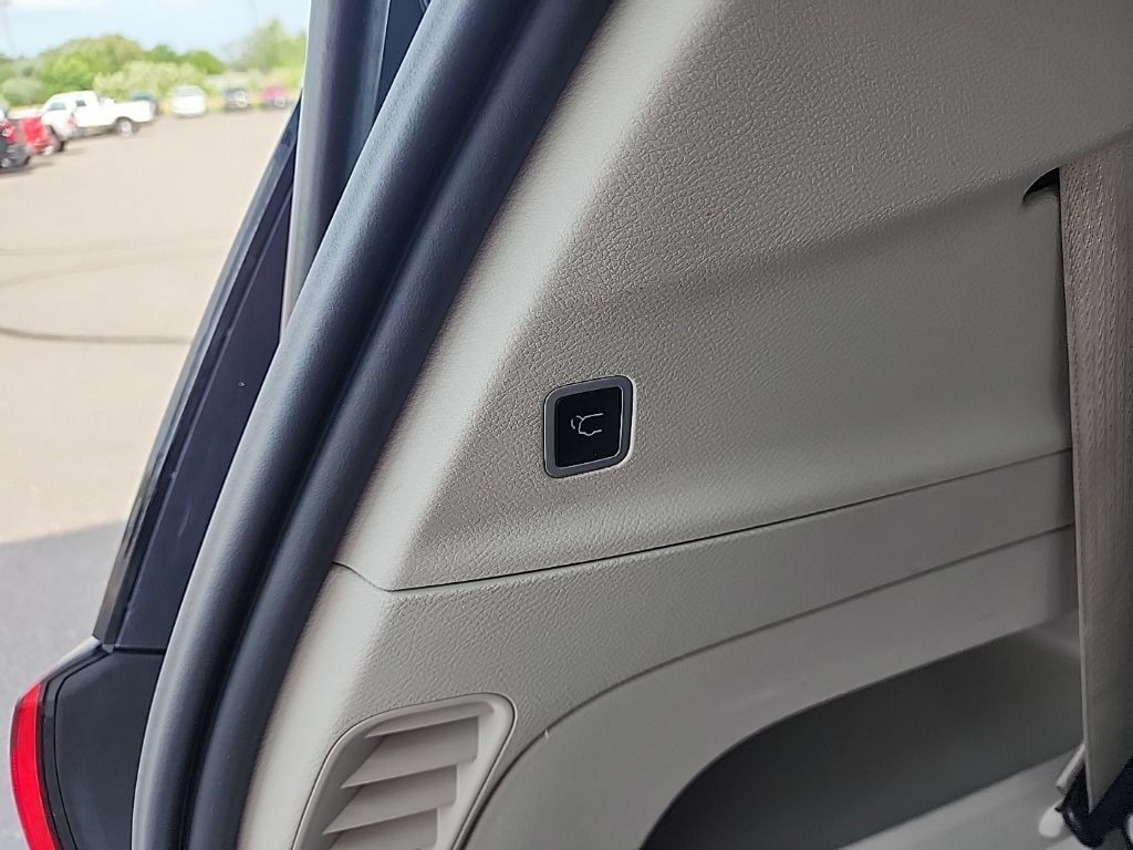 Used 2023 Chrysler Voyager LX FWD image 25