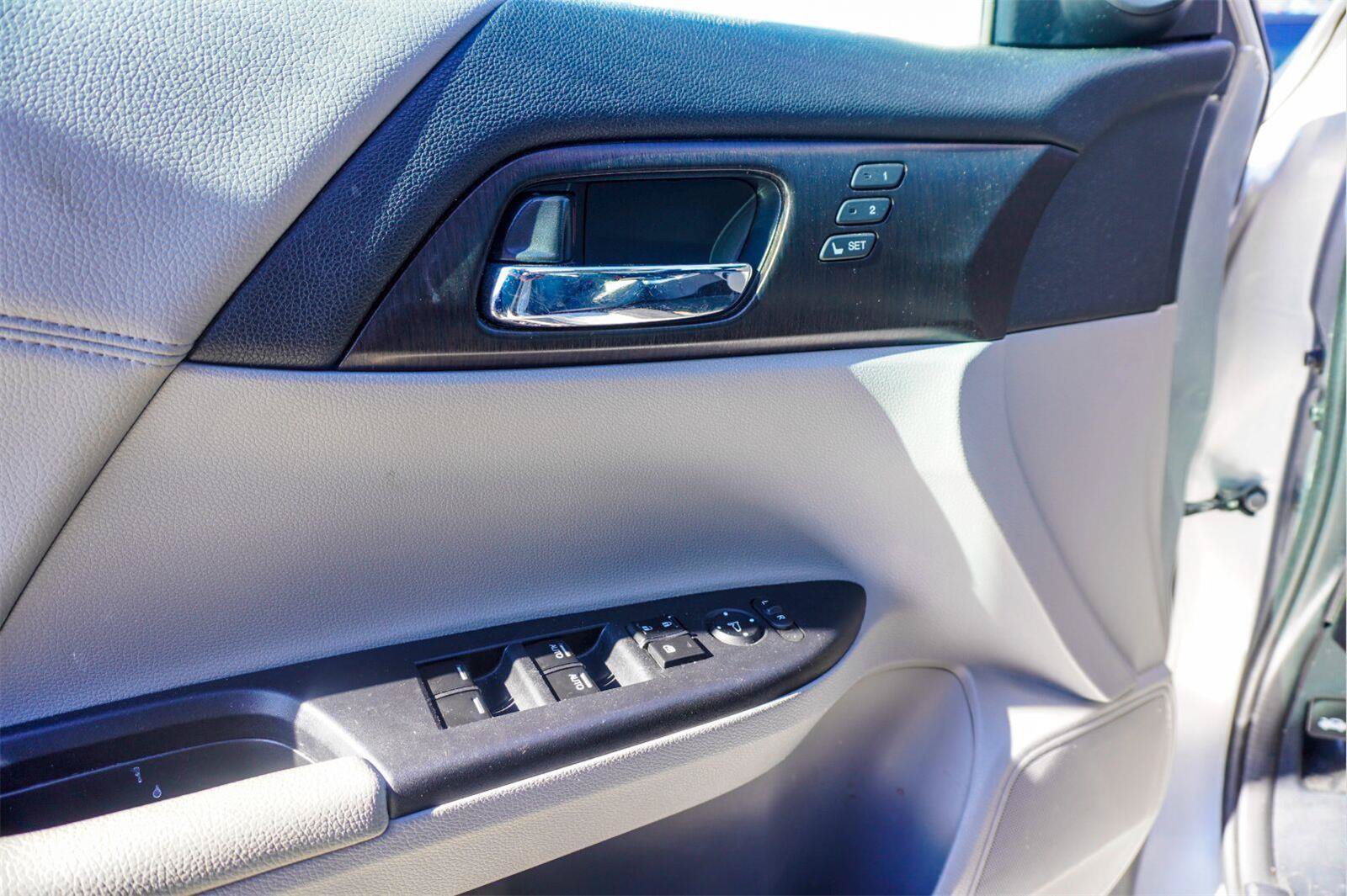 Used 2015 Honda Accord EX-L image 21