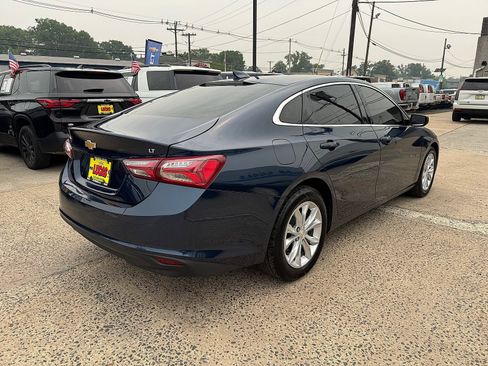 Used 2021 Chevrolet Malibu LT FWD image 2