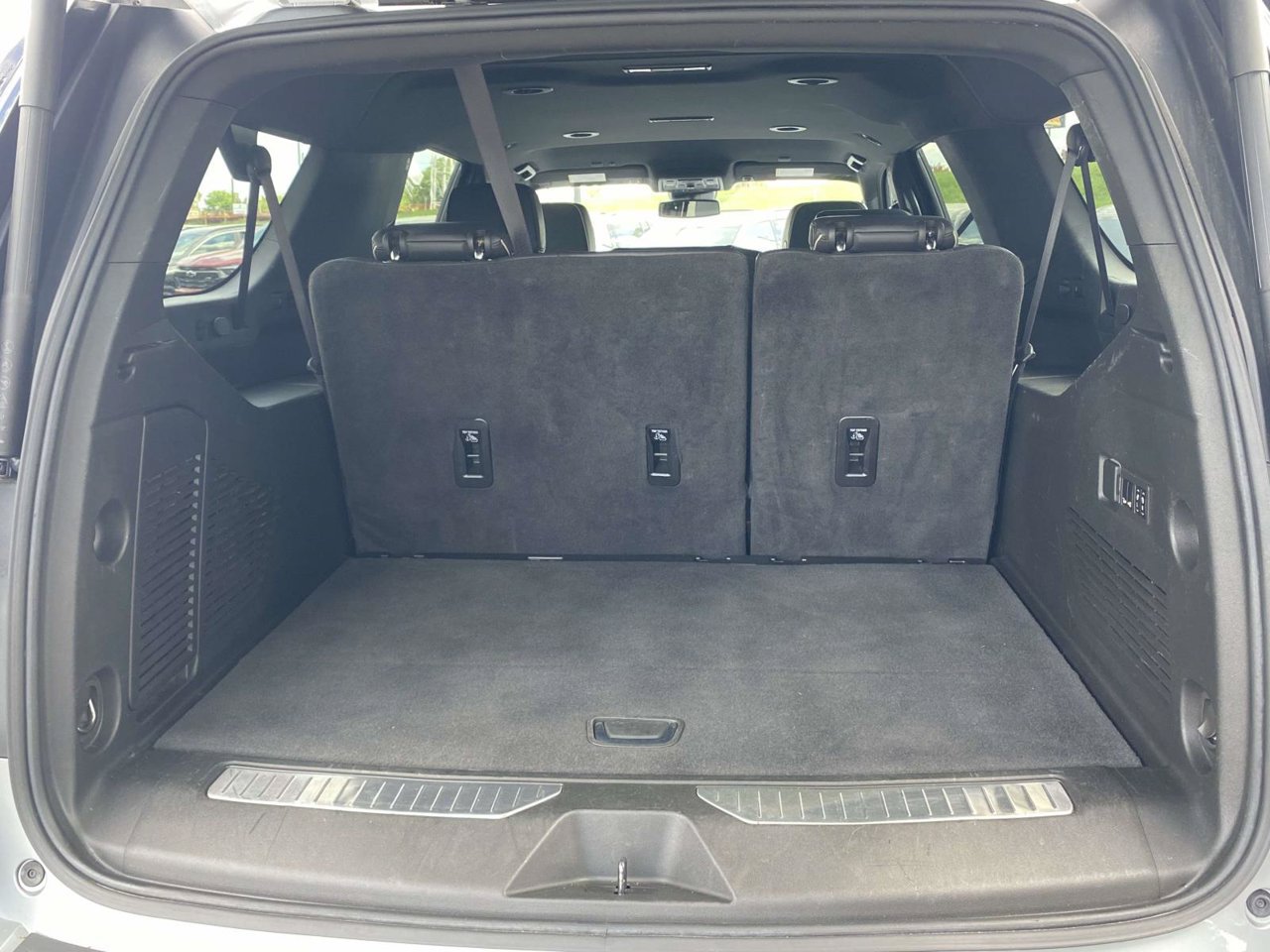 Used 2024 Chevrolet Suburban Premier RWD image 13