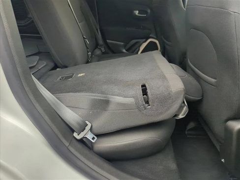 Used 2017 Jeep Renegade Latitude image 22