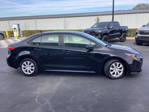 Used 2025 Toyota Corolla LE image 4