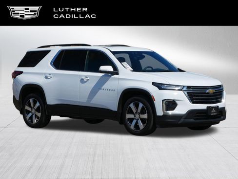 Used 2023 Chevrolet Traverse LT w/ LT Premium Package AWD/4WD image 1
