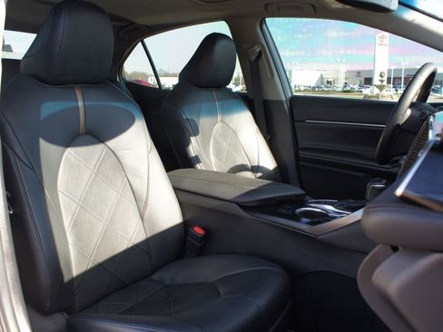 Used 2018 Toyota Camry XLE image 22