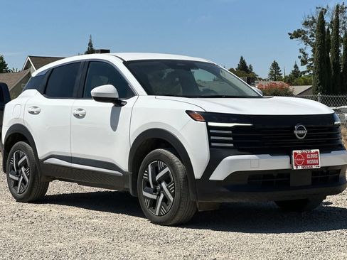 Used 2025 Nissan Kicks SV FWD image 10