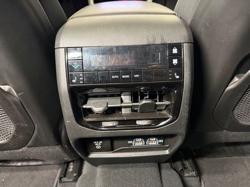 Used 2024 Jeep Grand Cherokee L Limited w/ Rear Seat Video Group I AWD/4WD image 14