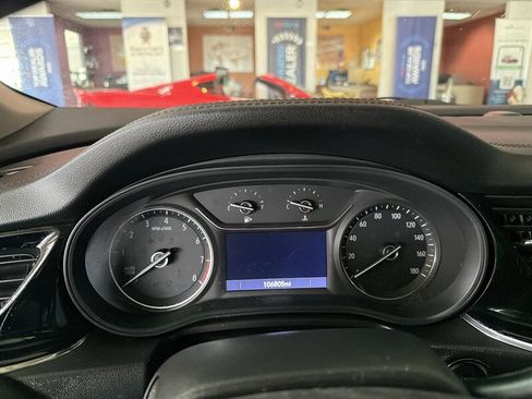 Used 2019 Buick Regal Essence w/ Driver Confidence Package I image 12