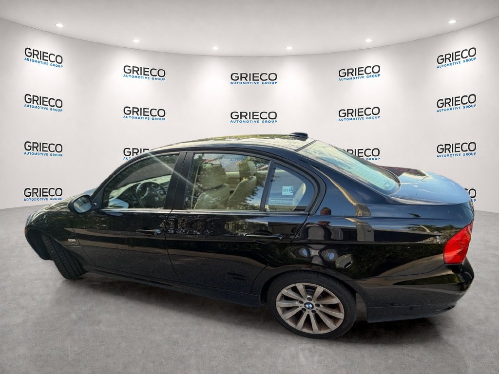 Used 2011 BMW 328i xDrive Sedan AWD/4WD image 4