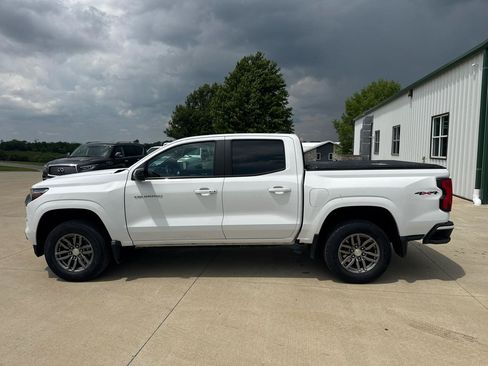 Used 2023 Chevrolet Colorado LT w/ LT Convenience Package II AWD/4WD image 8