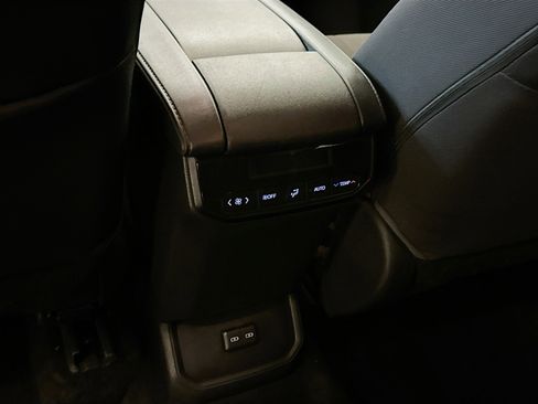 Used 2023 Toyota Highlander LE image 28
