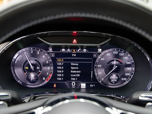 Used 2024 Bentley Flying Spur Plug-In Hybrid AWD/4WD image 16