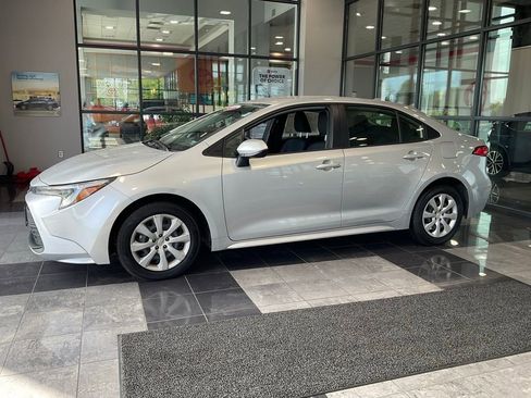 Certified 2025 Toyota Corolla LE FWD image 3