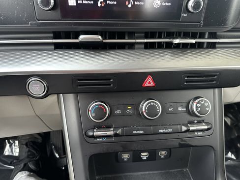 Used 2024 Kia Carnival LX image 26