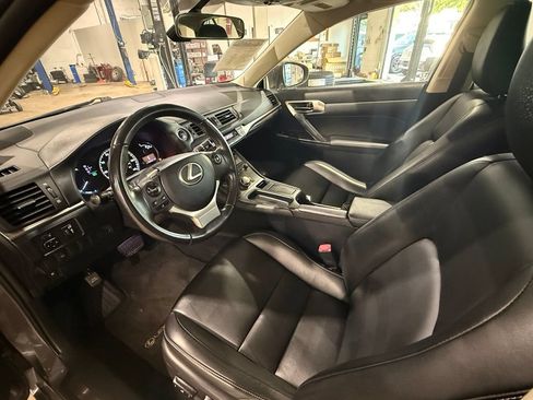 Used 2015 Lexus CT 200h FWD image 16