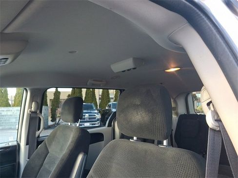 Used 2016 Dodge Grand Caravan SXT image 14