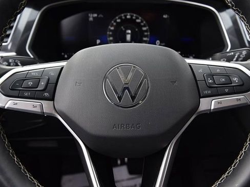 Certified 2024 Volkswagen Tiguan SE image 19