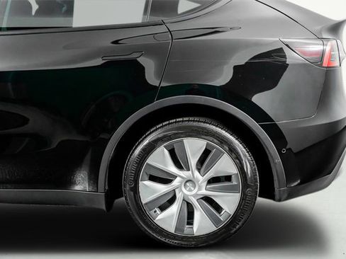 Used 2022 Tesla Model Y Long Range image 22