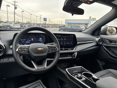 Used 2026 Chevrolet Equinox LT w/ Convenience Package II image 10