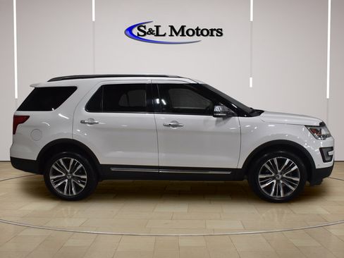 Used 2017 Ford Explorer Platinum AWD/4WD image 9
