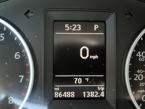 Used 2017 Volkswagen Tiguan Limited w/ Premium Package image 21