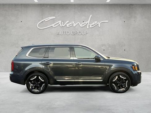 Used 2024 Kia Telluride S w/ S Sunroof Package FWD image 17