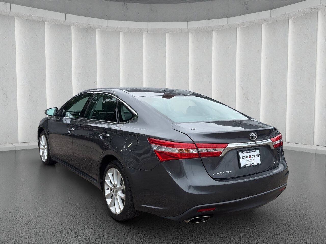 Used 2013 Toyota Avalon XLE Touring FWD image 3