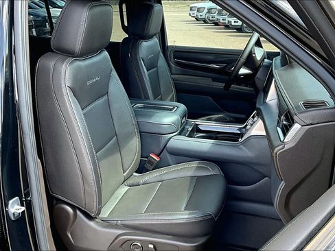 Used 2023 GMC Yukon Denali AWD/4WD image 8