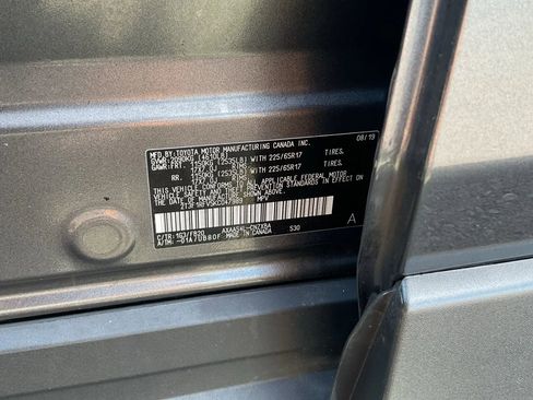 Used 2019 Toyota RAV4 LE image 18