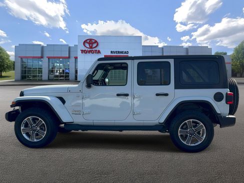 Used 2021 Jeep Wrangler Unlimited Sahara w/ Dual Top Group AWD/4WD image 4