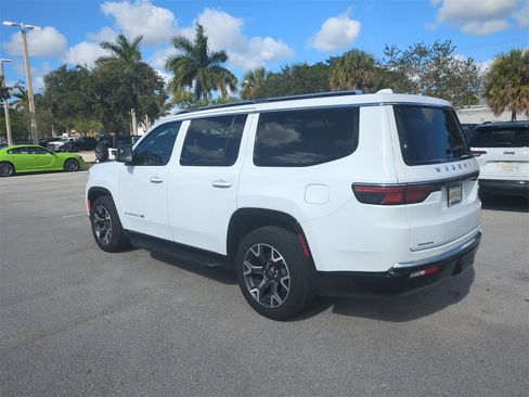 Used 2023 Jeep Wagoneer Series III w/ Preferred Equipment Group image 8