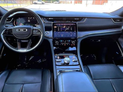 Used 2023 Jeep Grand Cherokee Overland w/ Luxury Tech Group IV AWD/4WD image 14