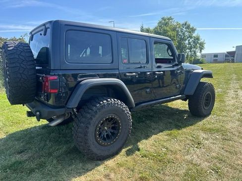 Used 2022 Jeep Wrangler Unlimited Rubicon w/ LED Lighting Group AWD/4WD image 5