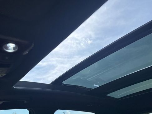 Used 2023 Kia Sportage SX image 9